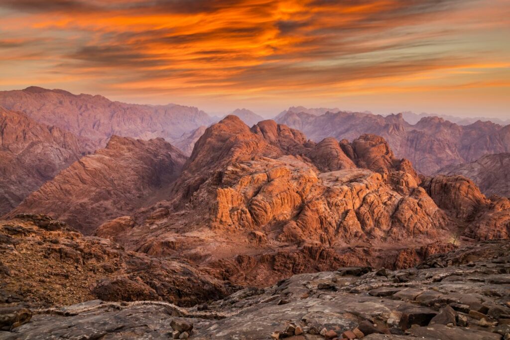 Monte Sinai, onde Moises recebe a tábua dos 10 mandamentos.