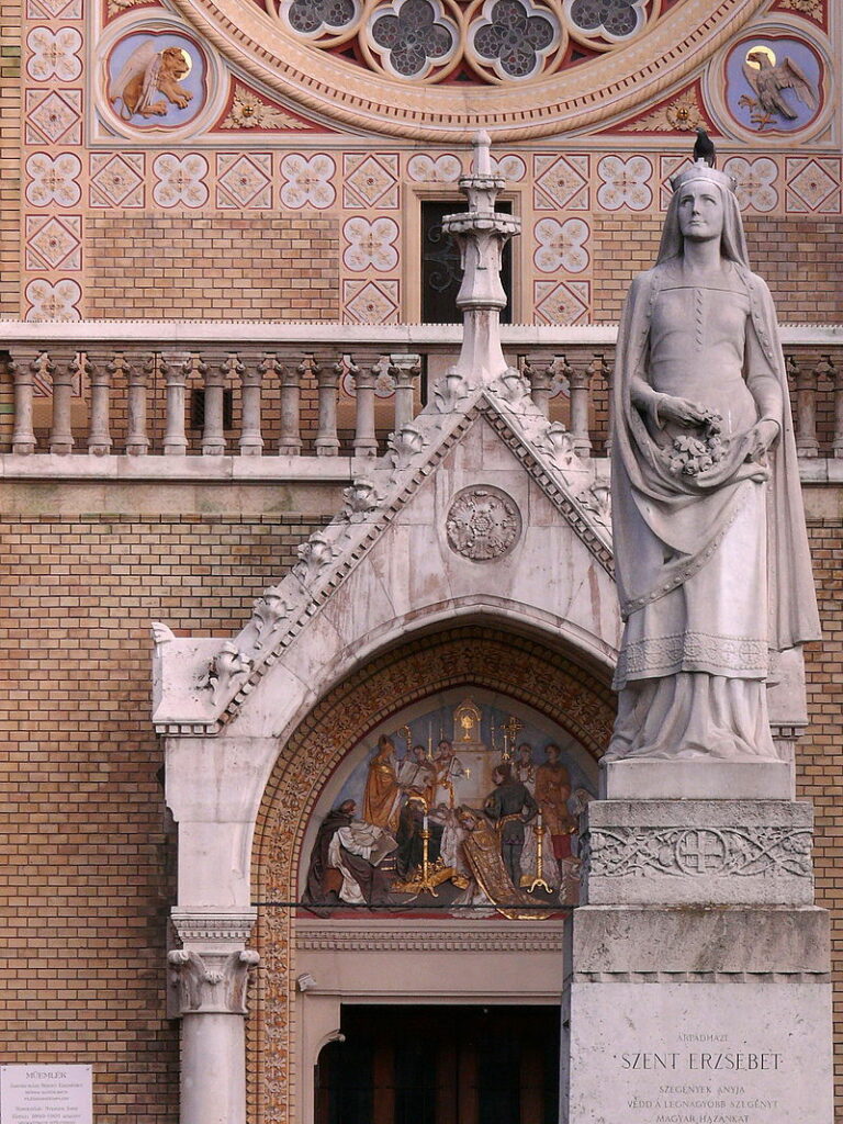Estátua de Santa Isabel da Hungria.
