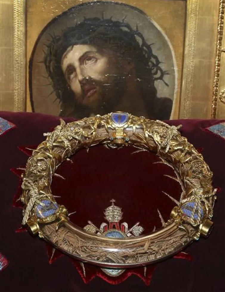 coroa de espinhos, venerada entre as relíquias de jesus.