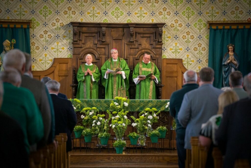Missa a São Patrício na Igreja da Santíssima Trindade em Detroit – EUA.