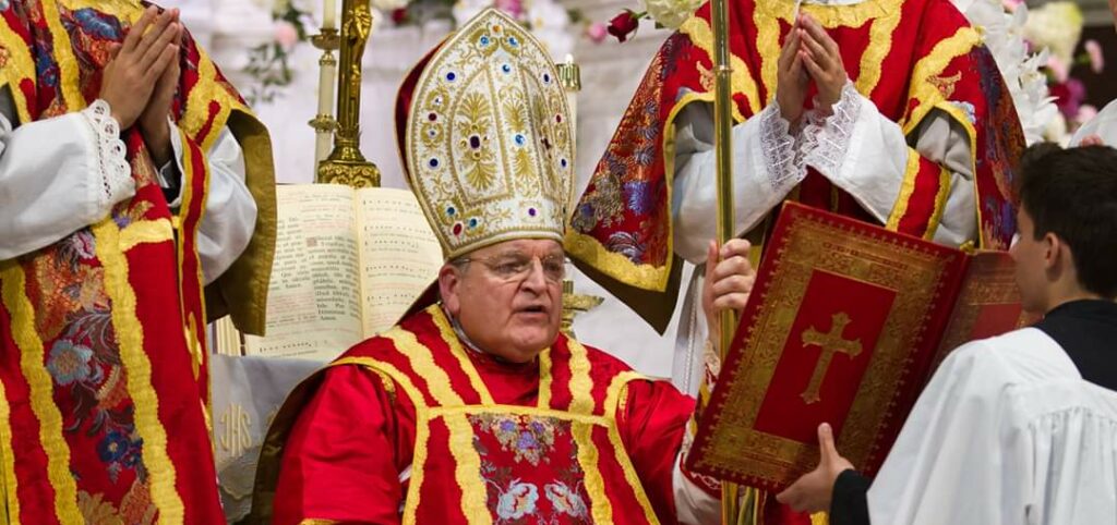 Quem é o Cardeal Raymond Leo Burke