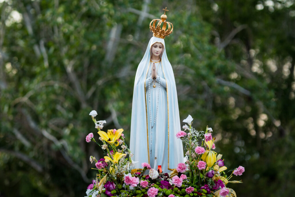 Nossa Senhora de Fátima: Guia Completo sobre a Mensagem, Aparições e Devoção