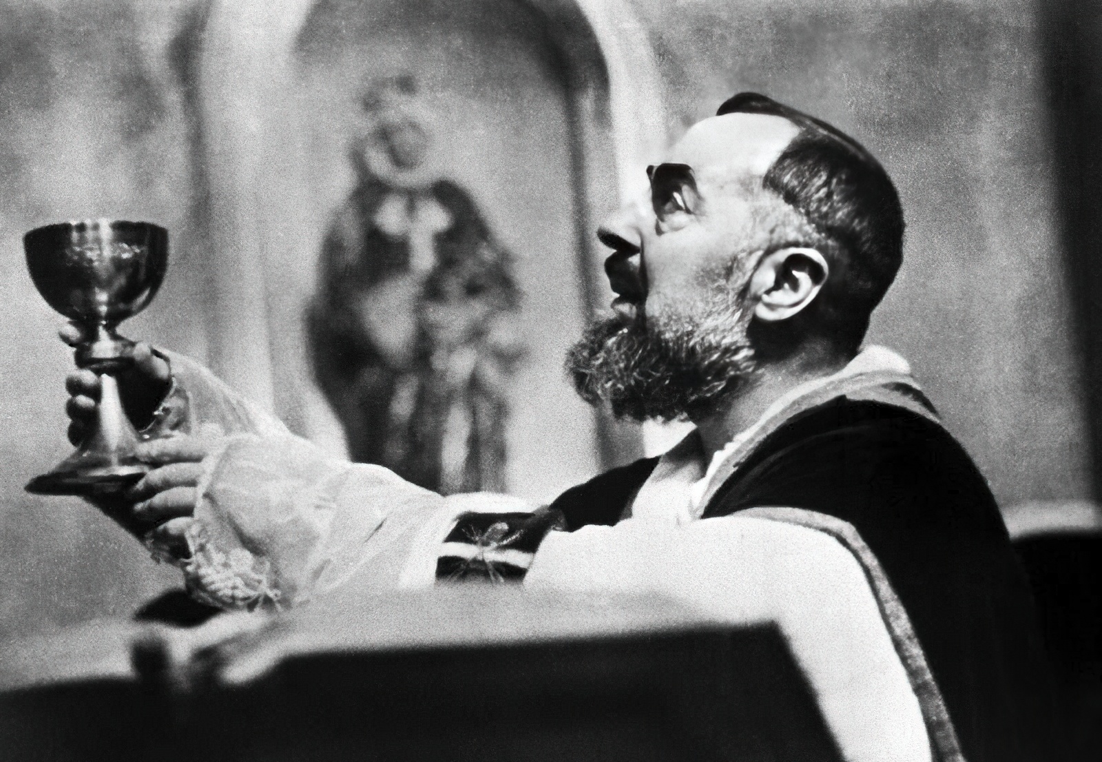 Padre Pio e a Missa: sacrifício, amor e mistério