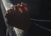 Comunhão espiritual: guia simples para compreender e praticar