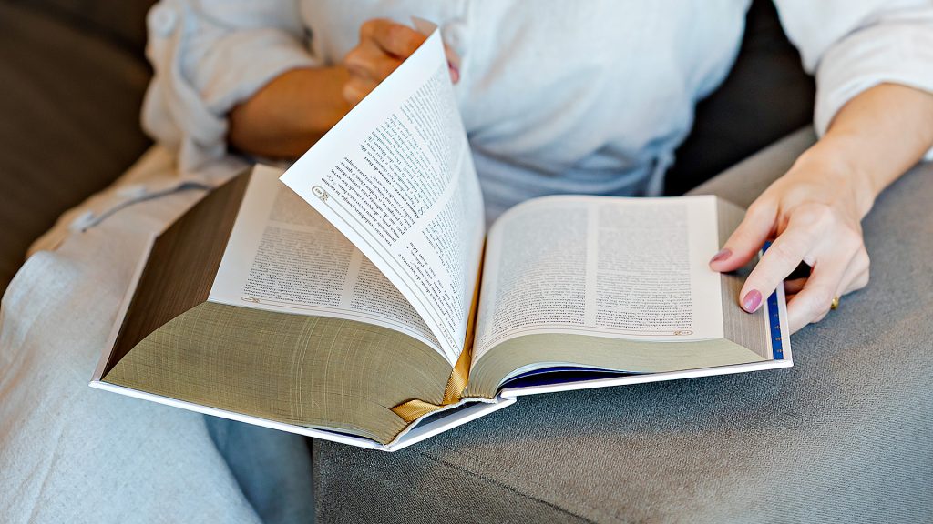 Livros sobre a Bíblia: 3 leituras para entender melhor as Escrituras